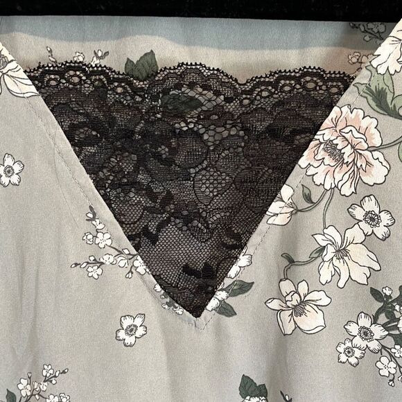 Torrid Georgette Lace Inset Blouse Size 1X - Picture 5 of 5